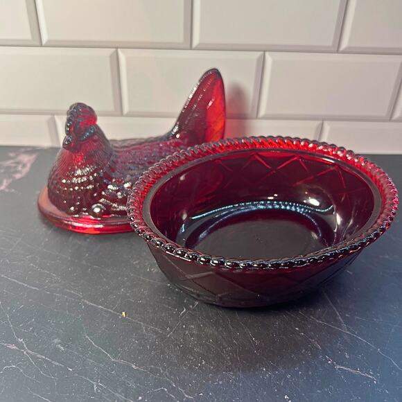 Red Amberina Hen on Nest *Glows* - Picture 4 of 5